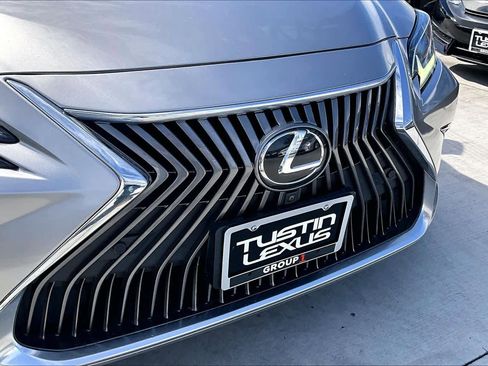 Used 2019 Lexus ES 350 Ultra Luxury w/ Accessory Package image 29