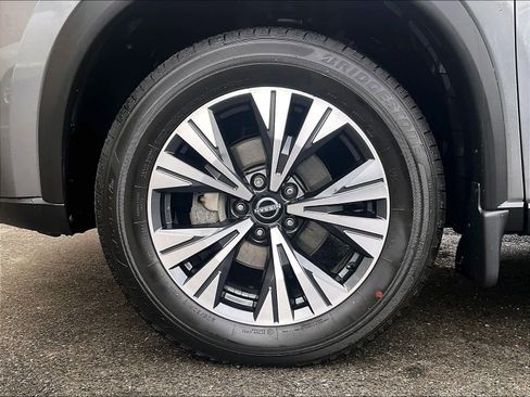 Used 2023 Nissan Rogue SV image 7