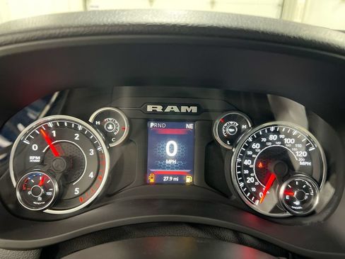 Used 2024 RAM 2500 Tradesman w/ Chrome Appearance Group AWD/4WD image 9