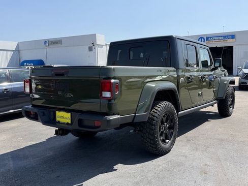 Used 2023 Jeep Gladiator Sport image 7