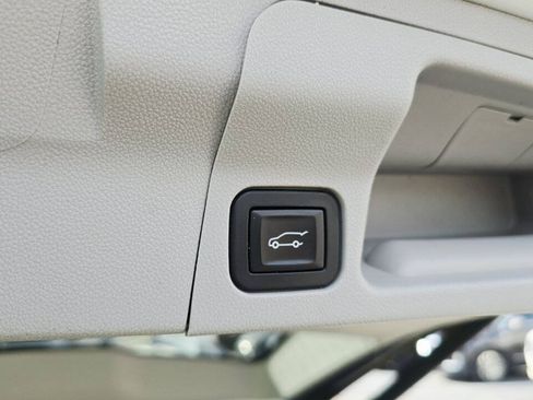 Used 2018 GMC Acadia SLT w/ LPO, Floor Liner Package AWD/4WD image 15