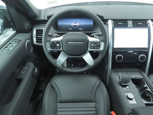 Used 2025 Land Rover Discovery S AWD/4WD image 10