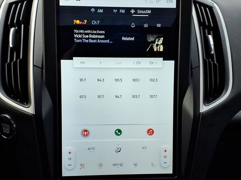 Used 2024 Ford Edge SEL w/ Convenience Package image 17