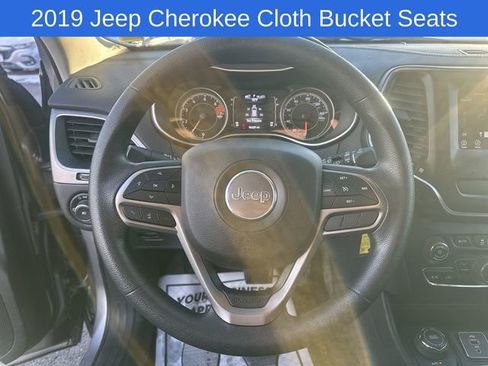 Used 2019 Jeep Cherokee Latitude w/ Popular Appearance Group image 25