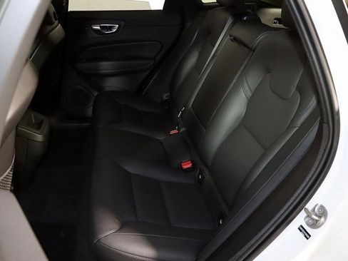 Used 2025 Volvo XC60 B5 Plus image 13