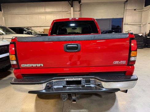 Used 2006 GMC Sierra 2500 SLT w/ Heavy-Duty Power Package image 16