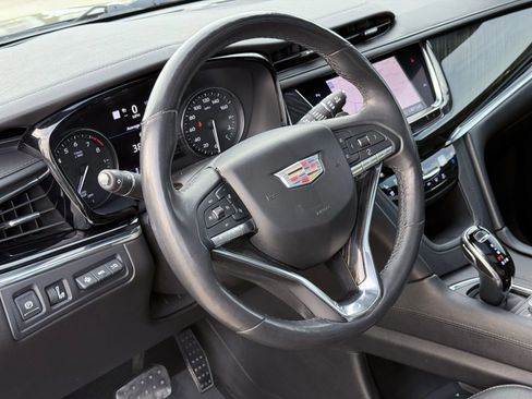 Used 2020 Cadillac XT6 Premium Luxury image 16