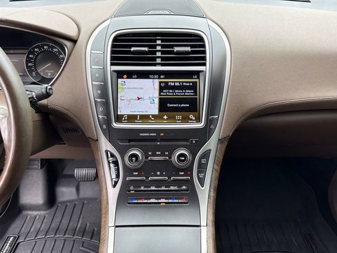Used 2016 Lincoln MKX Reserve FWD image 15