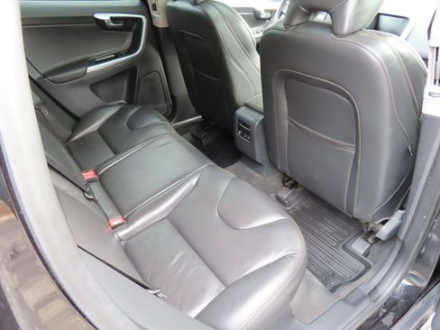 Used 2017 Volvo XC60 T5 Dynamic w/ Preferred Option Package image 19