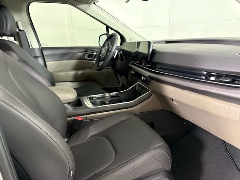 New 2026 Kia Carnival EX image 14