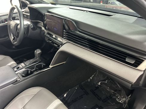 Used 2025 Toyota Camry SE w/ Convenience Package image 27