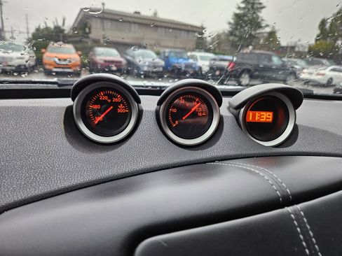 Used 2014 Nissan 370Z Coupe image 5