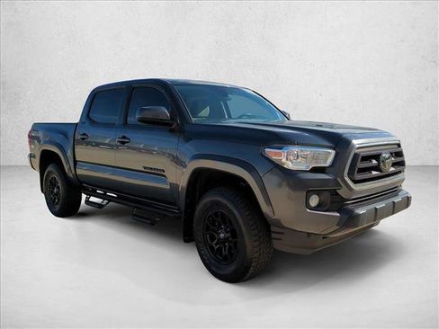 Used 2022 Toyota Tacoma SR5 RWD image 3