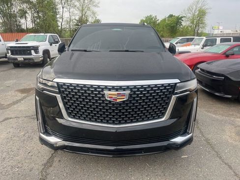 Used 2023 Cadillac Escalade Premium Luxury image 2