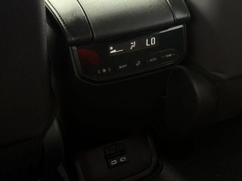 Used 2025 Toyota Highlander LE AWD/4WD image 14