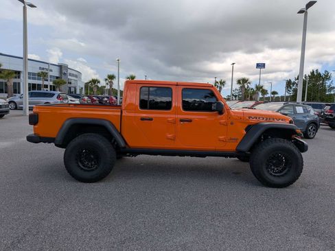 Used 2025 Jeep Gladiator Mojave w/ Convenience Group AWD/4WD image 3