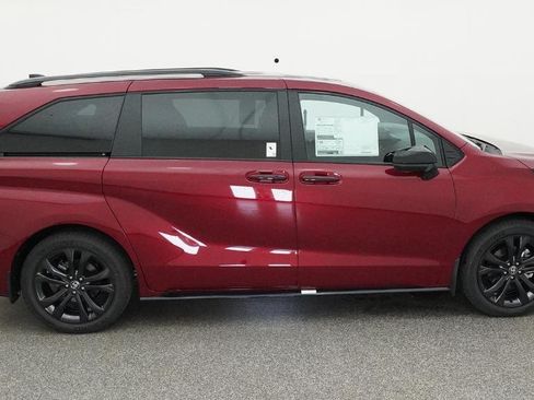 New 2026 Toyota Sienna XSE FWD image 28
