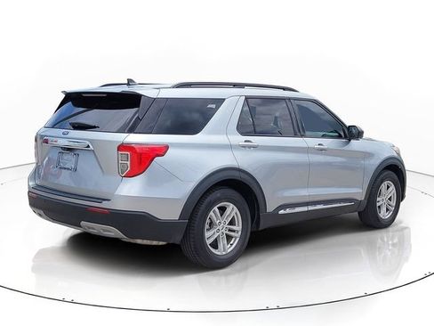 Used 2023 Ford Explorer XLT w/ Equipment Group 202A RWD image 5