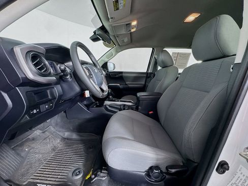 Used 2018 Toyota Tacoma SR5 image 15