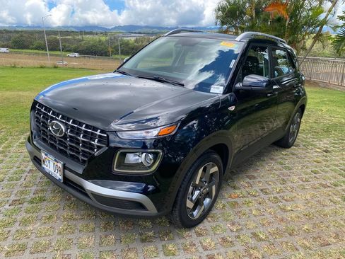 Certified 2023 Hyundai Venue SEL FWD image 3