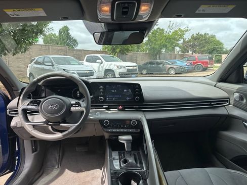 Used 2022 Hyundai Elantra SEL w/ Convenience + Premium Package FWD image 23