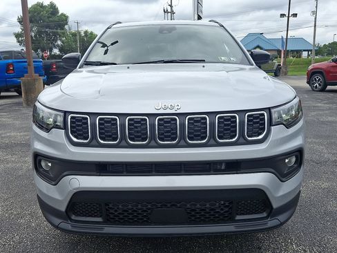 New 2025 Jeep Compass Latitude image 3