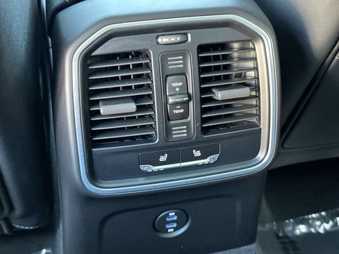 Certified 2025 Porsche Macan image 14