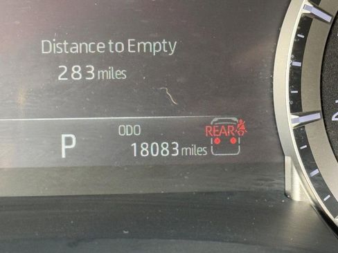 Used 2025 Toyota Highlander XLE image 21