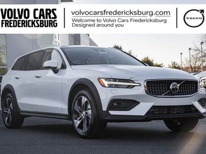 New 2026 Volvo V60 B5 Cross Country Plus w/ Protection Package Premier