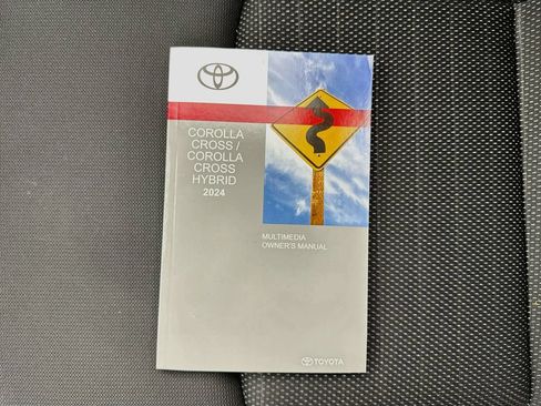 Used 2024 Toyota Corolla Cross AWD Hybrid image 36