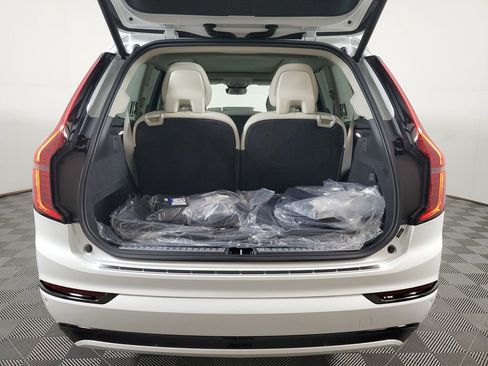 New 2026 Volvo XC90 T8 Ultra w/ Protection Package Premier AWD/4WD image 9