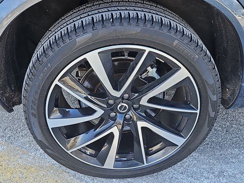 Used 2024 Volvo XC90 B6 Plus image 30