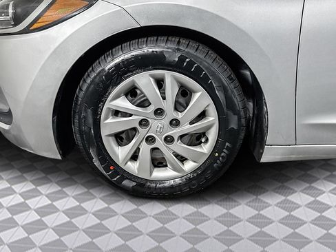 Used 2018 Hyundai Elantra SE image 36