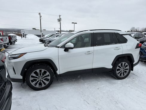 Used 2023 Toyota RAV4 XLE Premium image 3