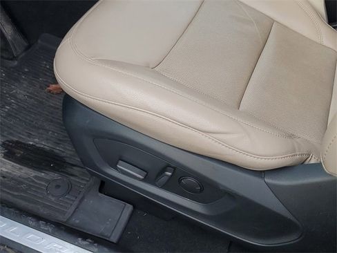 Certified 2022 Ford Explorer Limited w/ Limited Technology Package image 15