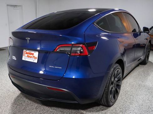 Used 2022 Tesla Model Y Long Range image 7