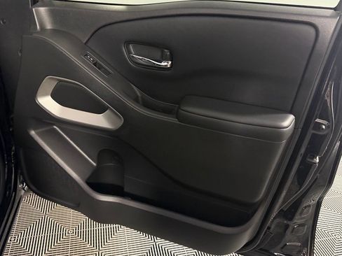 Used 2025 Nissan Frontier SV w/ SV Convenience Package RWD image 30
