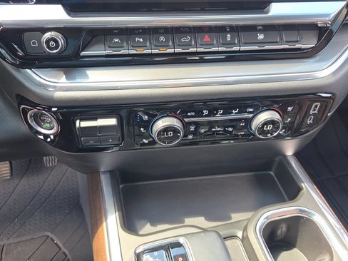 Used 2023 Chevrolet Silverado 1500 High Country w/ High Country Premium Package AWD/4WD image 20