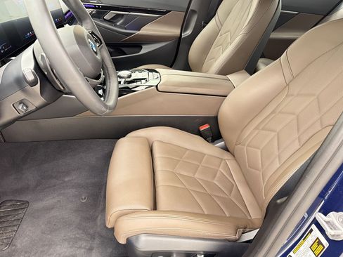 Used 2025 BMW 530i w/ Premium Package RWD image 5
