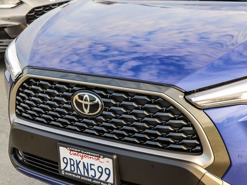 Used 2022 Toyota Corolla Cross XLE FWD image 6