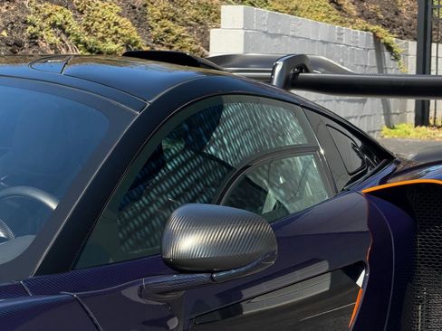 Used 2019 McLaren Senna image 13