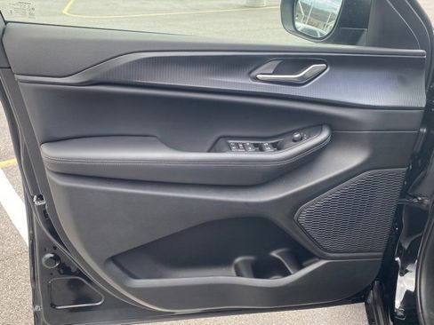 New 2025 Jeep Grand Cherokee Laredo X w/ Luxury Tech Group I image 12