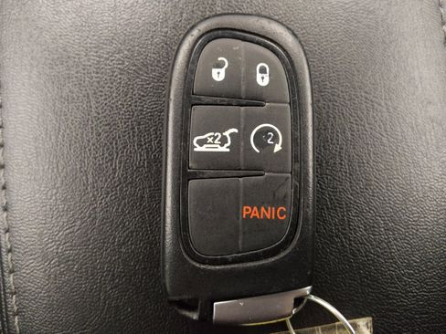 Used 2021 Jeep Cherokee Limited image 32