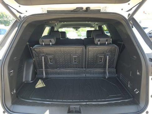 Used 2023 Chevrolet Traverse LT w/ LT Premium Package AWD/4WD image 24