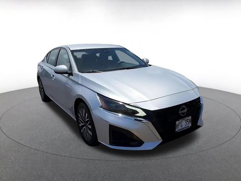 Used 2023 Nissan Altima 2.5 SV FWD image 3