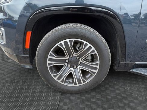 Used 2024 Jeep Wagoneer Series II w/ Flexible Seating Group image 14