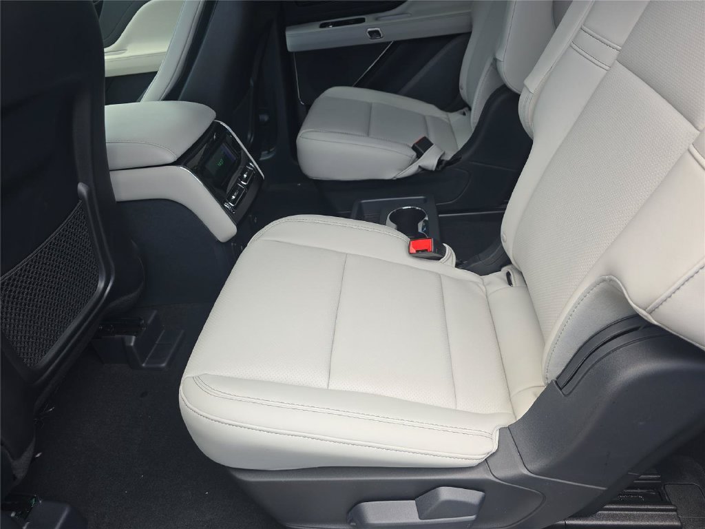 New 2026 Lincoln Aviator 2WD image 13
