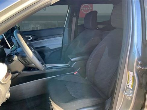 Used 2023 Jeep Compass Sport image 18