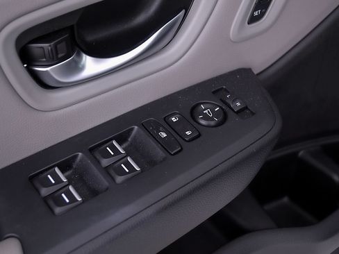 Used 2025 Honda Pilot EX-L image 17