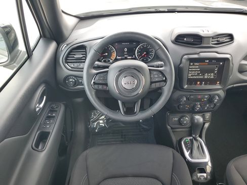 Used 2022 Jeep Renegade Altitude w/ Convenience Group AWD/4WD image 18